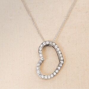 Elegant pendant choker with dainty chain & crystal faux diamond heart pendant